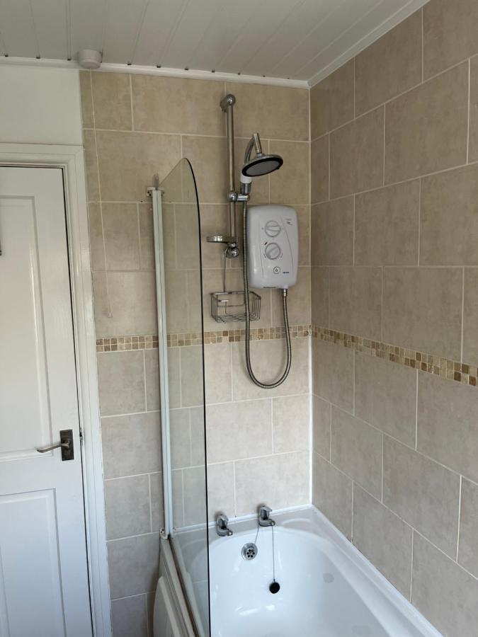 The Brook House - Spacious 3 Bed Home From Home In Burton Zewnętrze zdjęcie