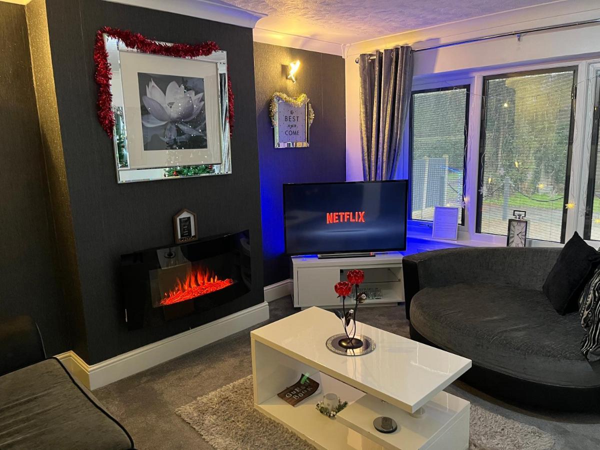 The Brook House - Spacious 3 Bed Home From Home In Burton Zewnętrze zdjęcie