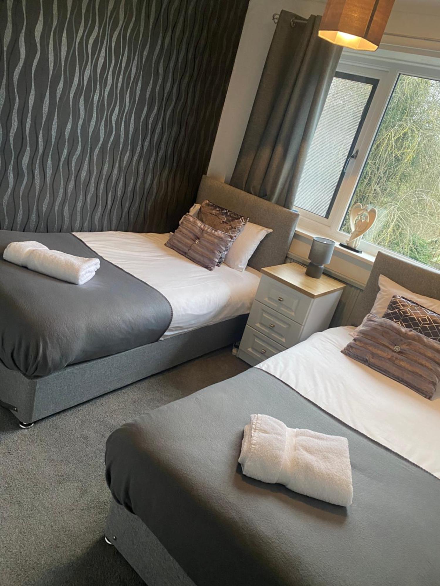 The Brook House - Spacious 3 Bed Home From Home In Burton Zewnętrze zdjęcie