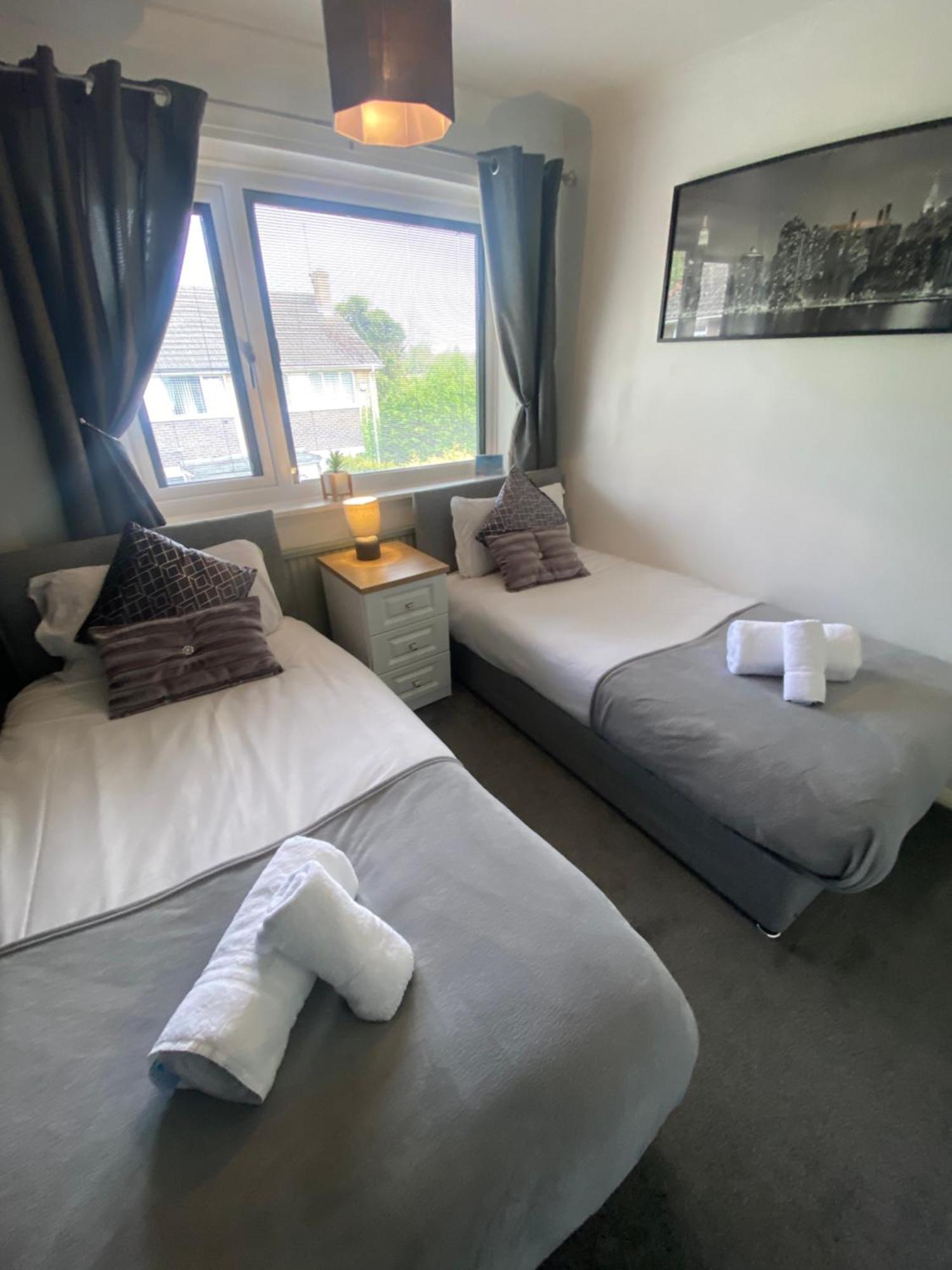 The Brook House - Spacious 3 Bed Home From Home In Burton Zewnętrze zdjęcie