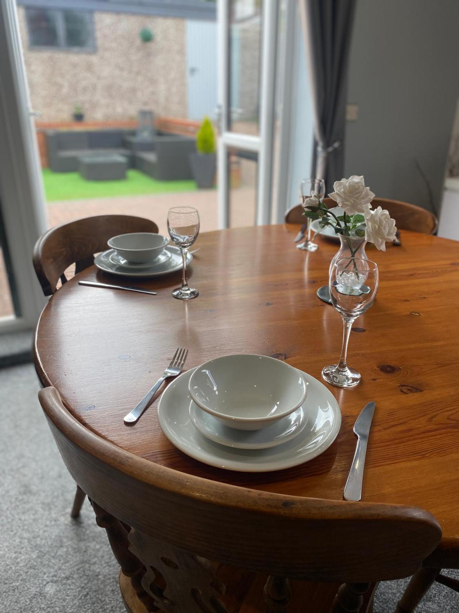The Brook House - Spacious 3 Bed Home From Home In Burton Zewnętrze zdjęcie